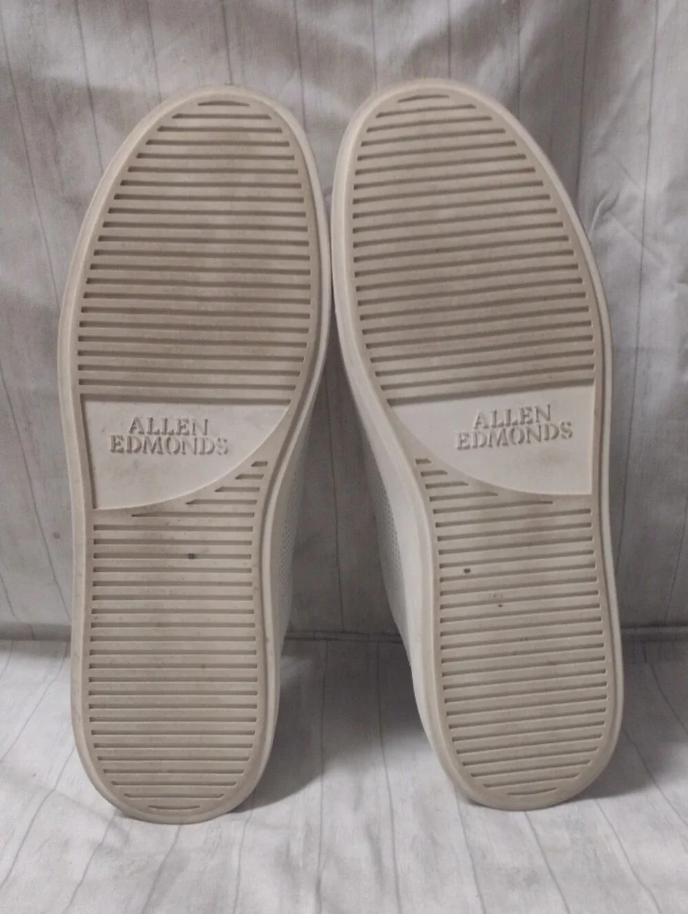 Allen Edmonds White Leather Sneakers (J1308)